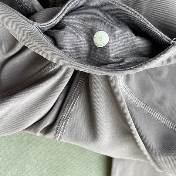 Lululemon high-rise 3/4 length ruched hem leggings - Picture 6 of 6